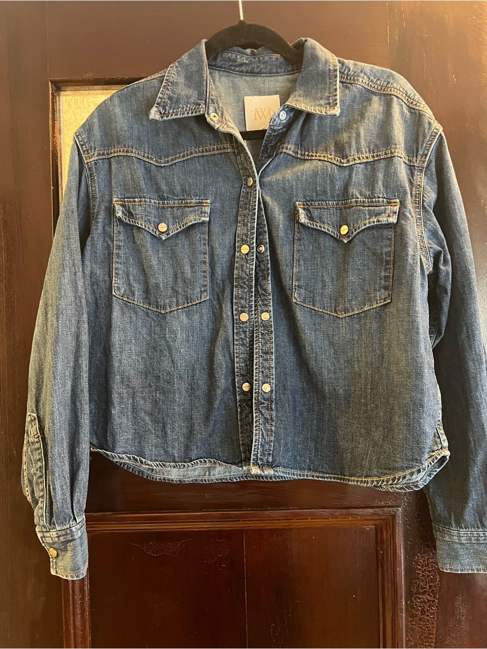 TWP Cropped Denim Snap-Front Shirt - Blue. Size M/L